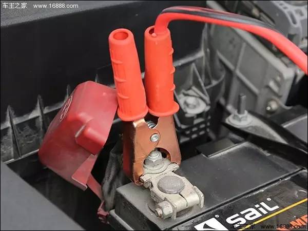 小车蓄电池搭电,车辆蓄电池没电后搭线需要多久