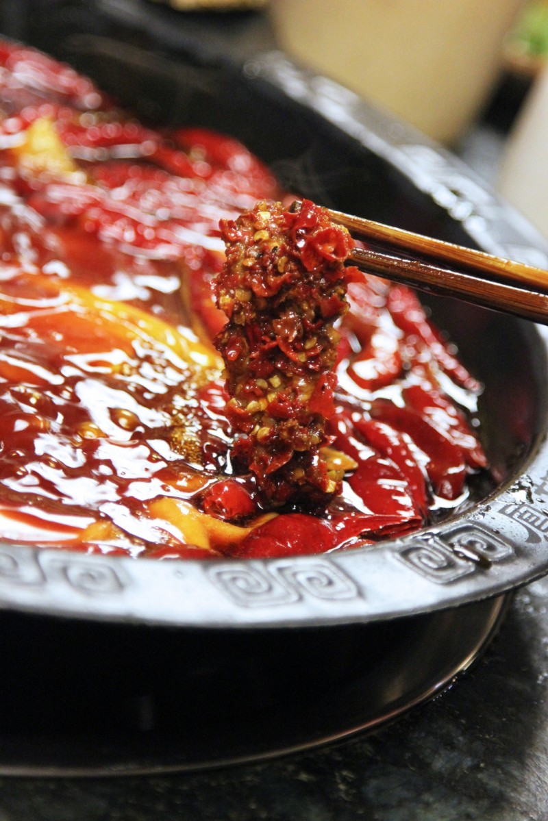 「有福利！」凤望龙门开业来，只有四人吃到最后的特辣锅，我们挑战了全素菜