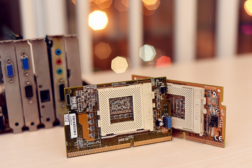 intel90年代,intel是电脑老牌子吗