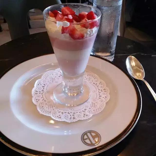 没钱装逼，她用假包换了100万......