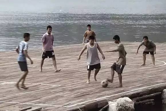 世界上最奇葩的足球场,足球场十大奇葩