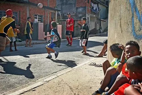 踢足球的你要看清残酷事实,踢足球的人真的厉害吗