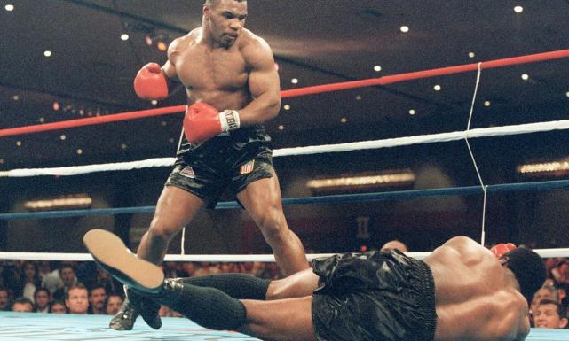 一龙重拳889磅接近泰森,虐400斤美保镖,11秒KO法冠军