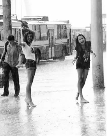 你可以不浪漫但不能没有惊喜,你可以不浪漫但生活不可以