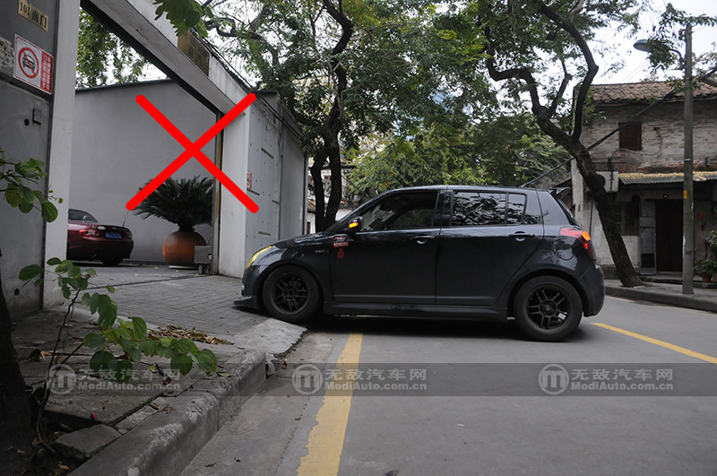 底盘防托底,底盘低过坑技巧