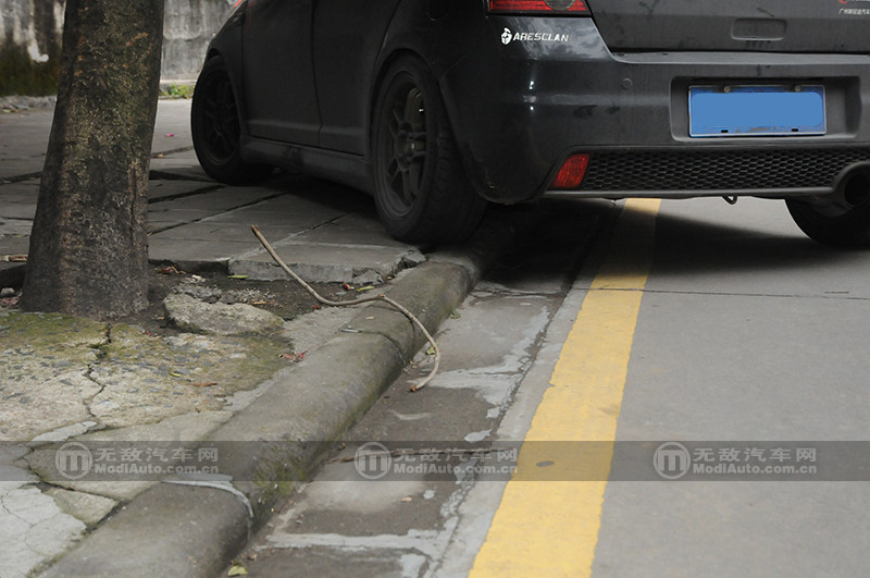 底盘防托底,底盘低过坑技巧