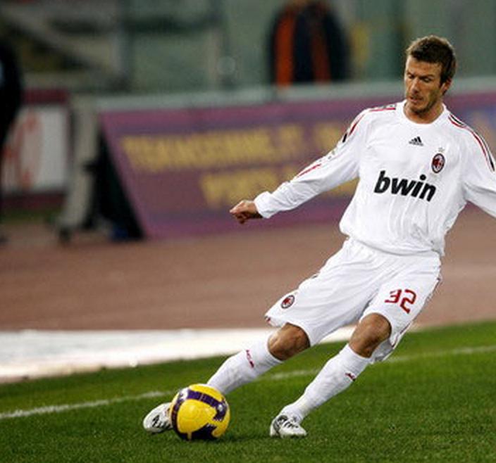 逆足边路传中教学,边路传中技术图示