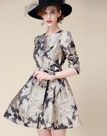 在时尚的浪口上,女人就要美如风景线!