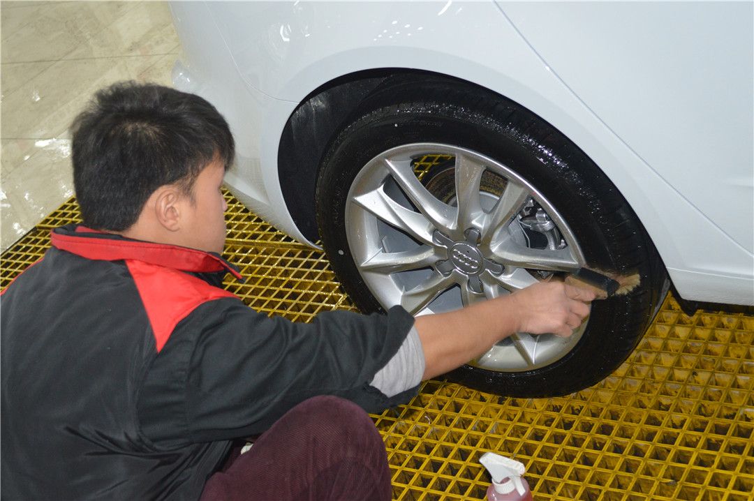 新年给爱车穿一层新衣,潇洒车镀晶体保护爱车