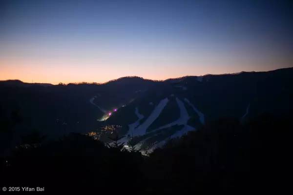 在滑雪场滑雪的过程是什么,乌鲁木齐滑雪场跨年