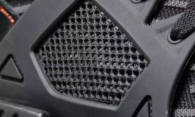 黑鞋要火？！看看NMD_XR1这双黑魂