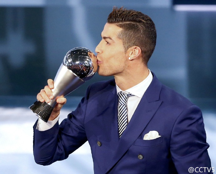 19年世界足球先生颁奖典礼采访c罗,c罗2016世界足球先生颁奖视频