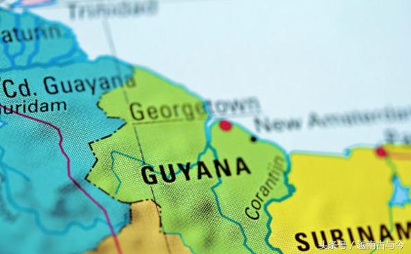 华族是该国第六大民族，建国总统是华人客家人