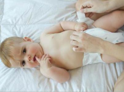 吃了青菜新生儿宝宝拉绿色便便,宝宝拉绿便与妈妈吃铁片有关吗