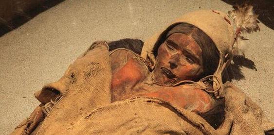 此人小时候受过刺激，长大后有两大爱好，一个是盗墓，不只是为钱