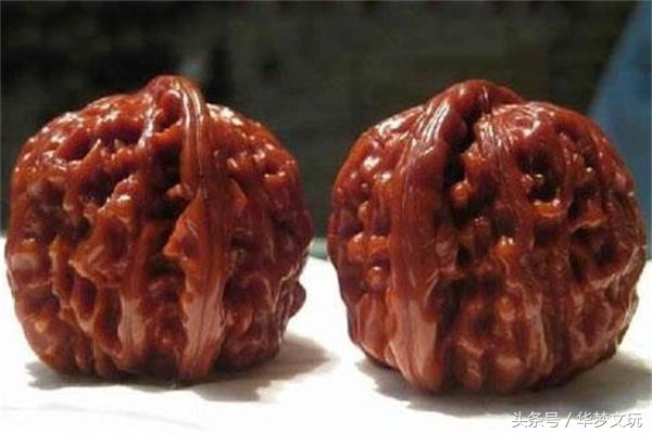 给文玩核桃上油的最佳方式,文玩核桃油的正确使用方法