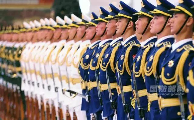 军装男神养成指南局座教你正确穿军服