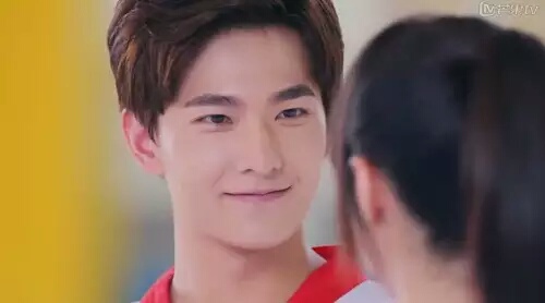 天生桃花眼!前有梁朝伟后有王俊凯,最绝是杨洋对猪的深情凝视~