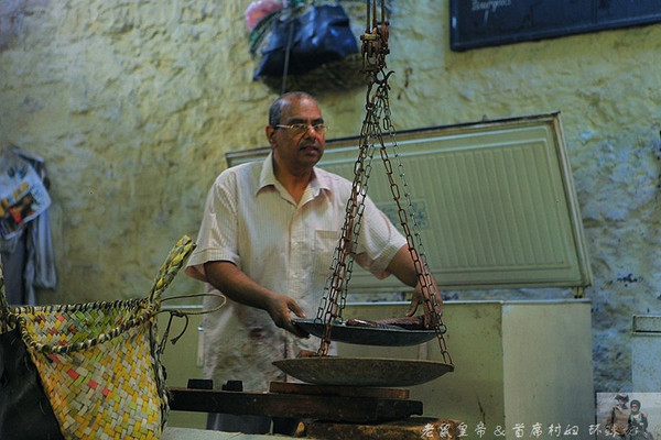 在外国街头演唱中国乐器,在外国街头演奏市集音乐