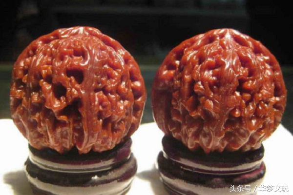 给文玩核桃上油的最佳方式,文玩核桃油的正确使用方法