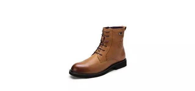 每个女人都应该拥有一双马丁靴,每个人都要有一双马丁靴