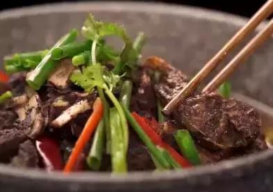 如此专心“*鸭做**”，让广州人一下子沸腾了