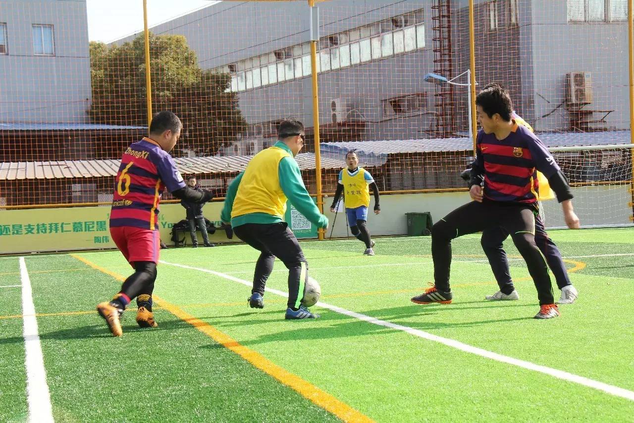 六点起床练足球,早上几点起床踢球