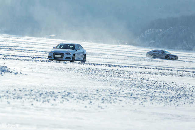 奥迪a4lcvt变速箱试驾视频,22款奥迪a4l豪华动感型试驾
