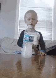 春节假期快来试试这个火爆全球的翻水瓶挑战吧~