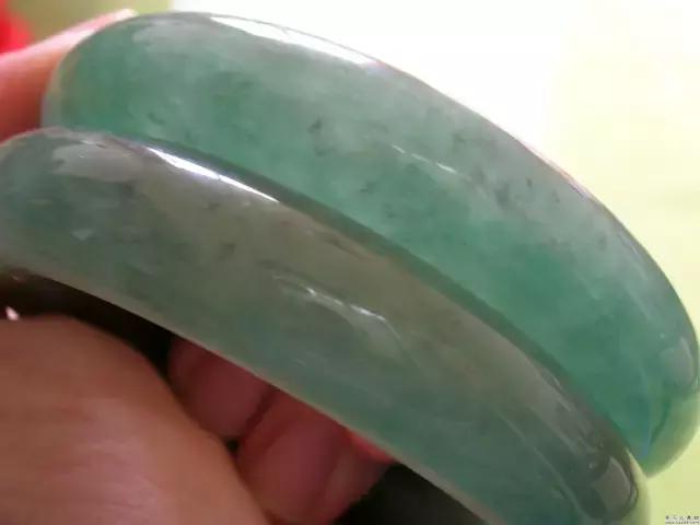 翡翠打紫光灯有荧光反应是a货吗,d货翡翠都有哪些图片