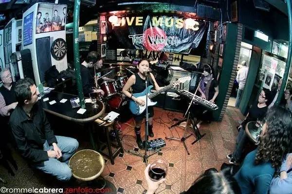 去另一个城市看livehouse,每去到一座城市都要去看看风景