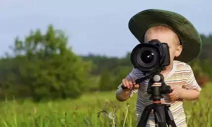 给宝宝拍照闪光灯闪到眼了有事吗,新生儿被闪光灯闪一下眼睛要紧吗