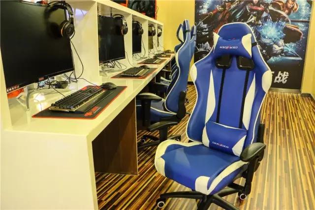 40寸曲面屏+全场乔氏台球桌，这恐怕是我在天津见过最牛的网咖