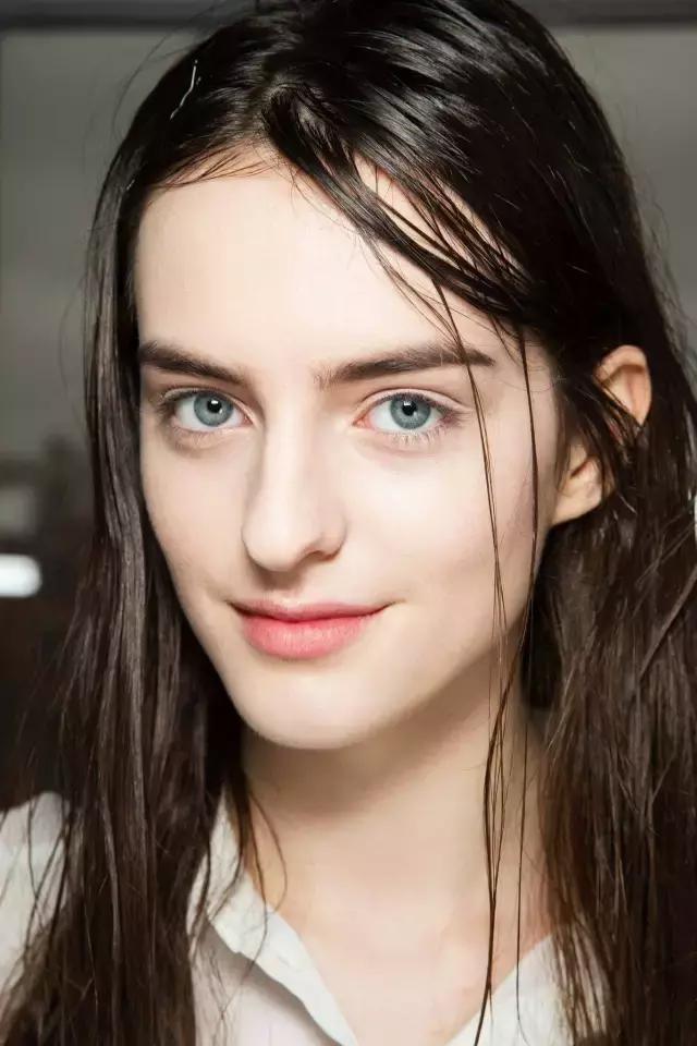 头发毛躁容易起静电用什么洗发水,头发疯狂掉跟换了洗发水有关系吗