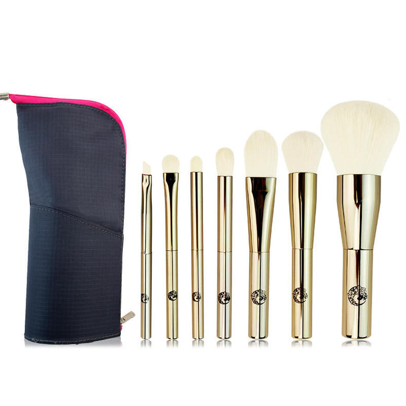 女人没有两把刷子怎能混江湖,出来混一定要有两把刷子