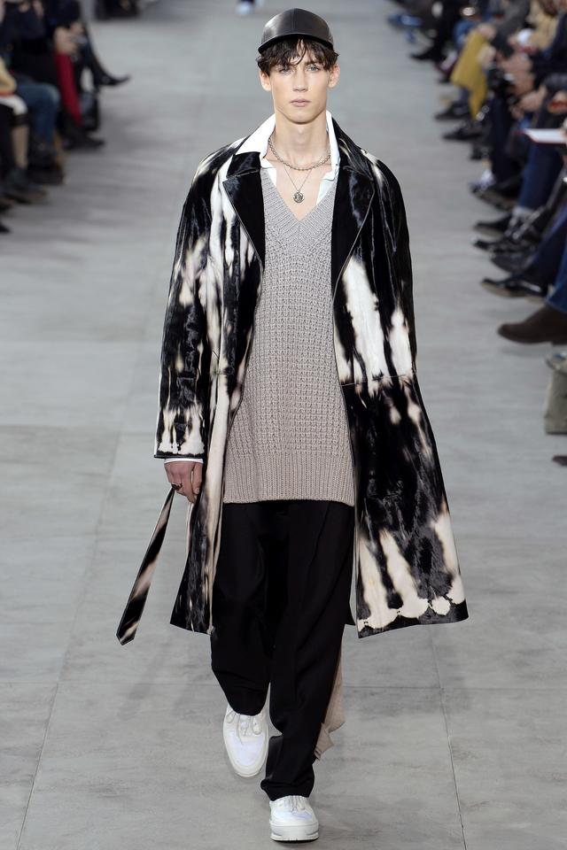 lv和supreme联名暴力熊多少钱,supreme好还是lv好