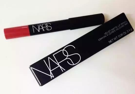 涂上口红整个人都有气色了,涂上这支口红永远嘴角上扬