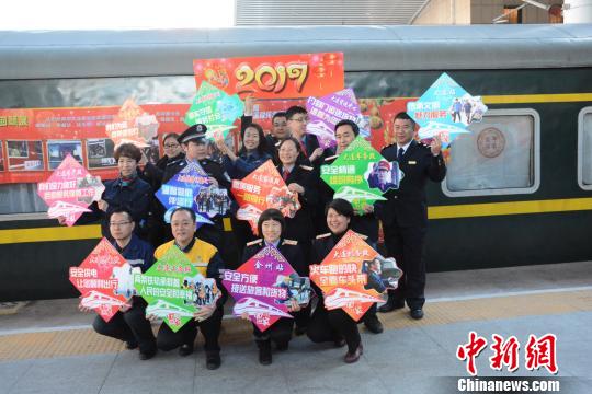 k4835次列车大连至牡丹江,k5071返乡专列