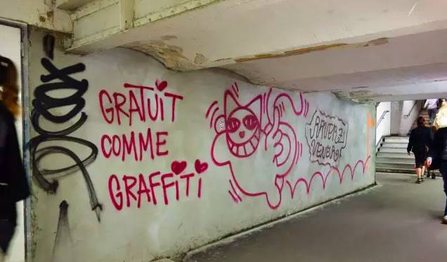 有一个街头艺术家把一只猫涂遍了巴黎,后来它遍布了全世界