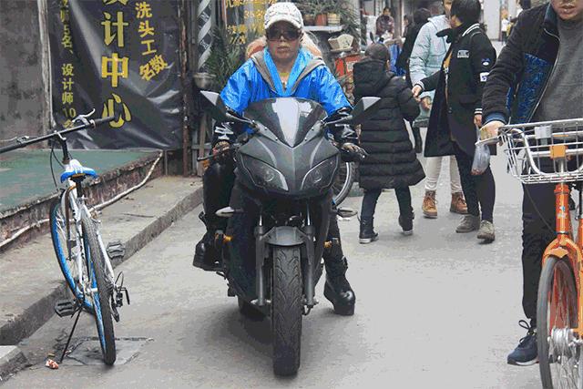 一张图帅呆所有人!温州“追风奶奶”把48岁过得如此潇洒