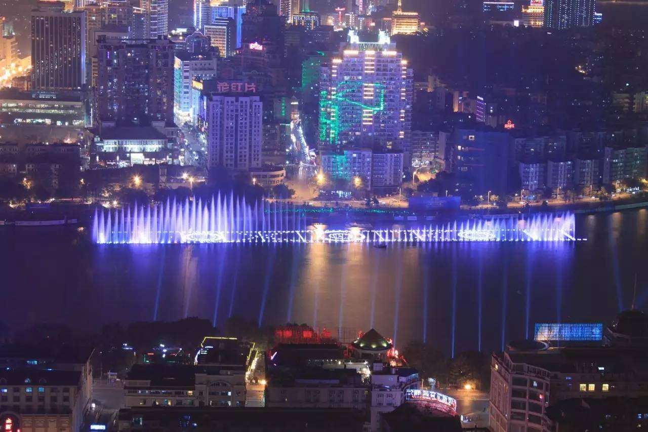 别再说你会玩了，看过他们后，估计你就默默去面壁了……