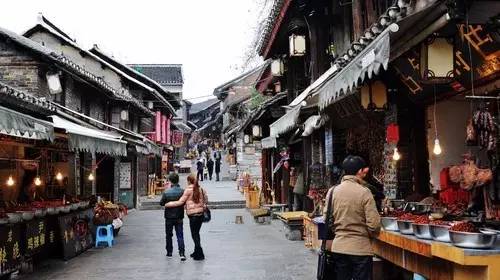 过年不想去人太多地方玩,过年不想呆在家里面