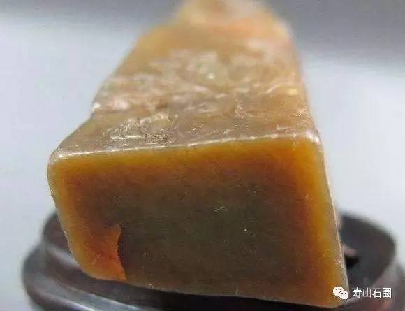 绿田黄是属于黑田系列的吗,黑田黄特征