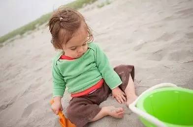 「亲子百问」孩子总喜欢脱鞋脱袜子，怎么纠正他的不文明行为？