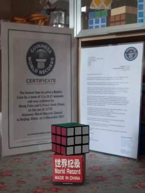 有“魔方侠侣”之称的他们因魔方结缘，他们的魔方世界有点儿甜