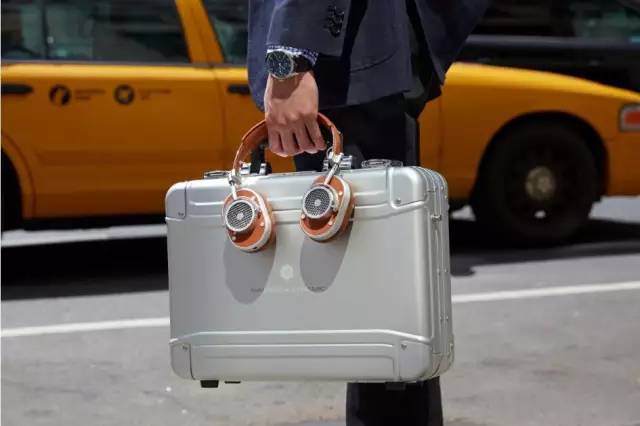 送礼物的人不考虑你喜欢什么,要送礼物的人总是问你要什么