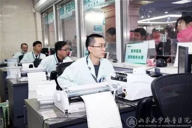 「康健」火车站？机场？NO！节后各地医院都被挤爆了！人山人海，堪比春运……