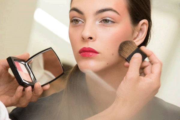 斩男红唇妆搭配,又纯又好看的斩男妆容