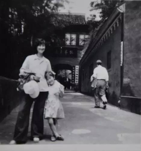 艾蔻：杀手也有小时候丨女诗人访谈