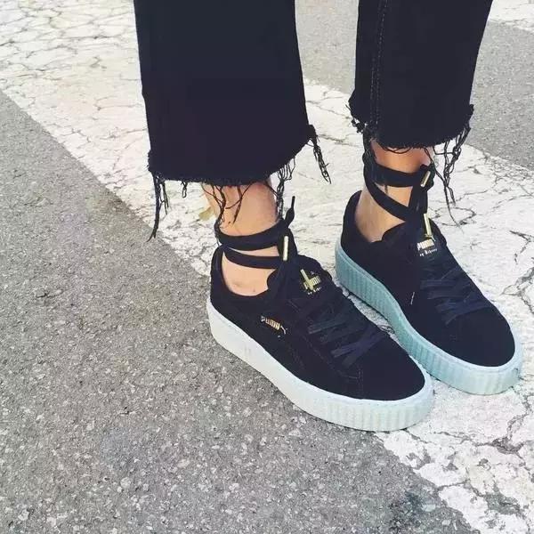 杨幂小金珠手链,杨幂小贝壳黑裙